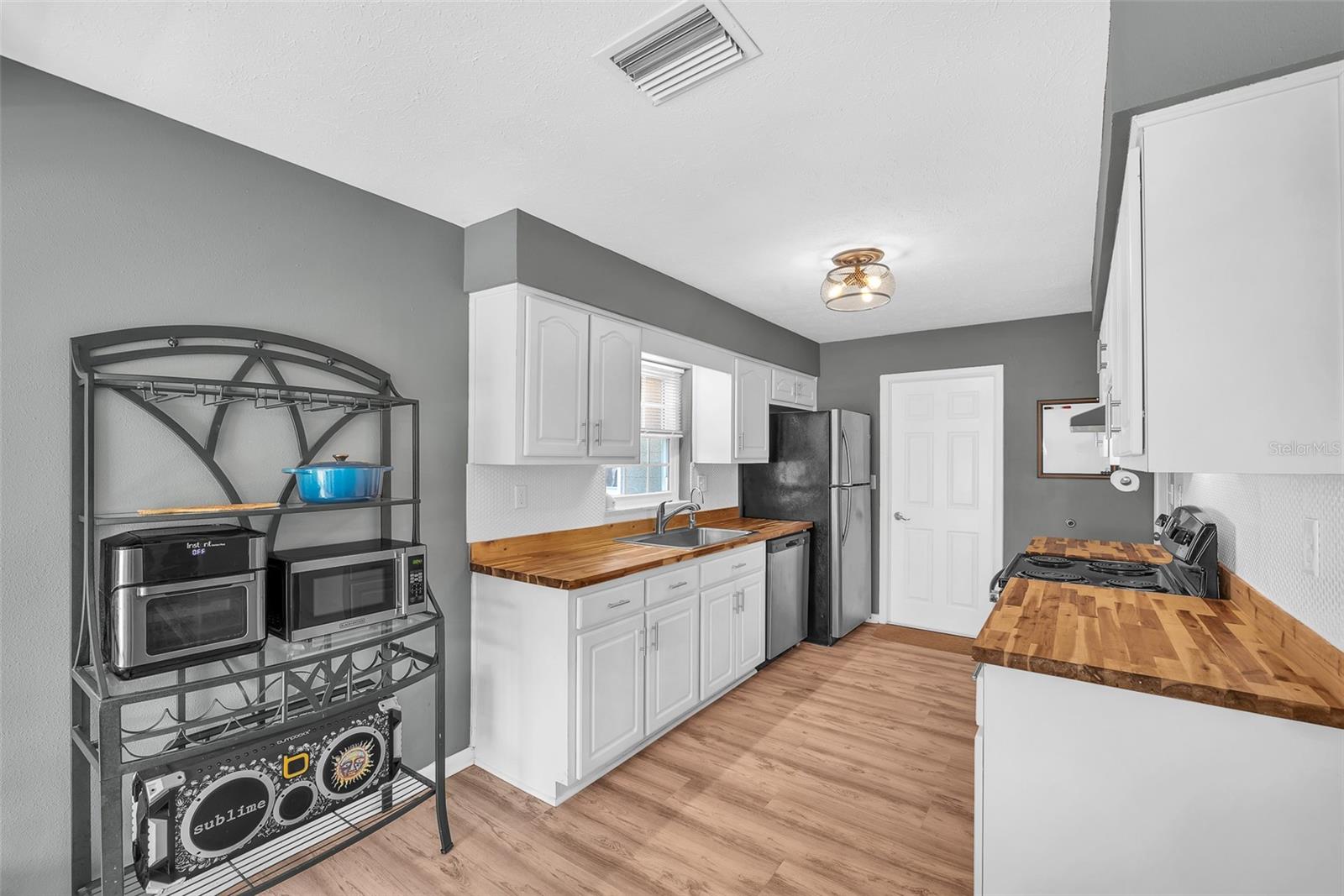 COUNTRYSIDE MANOR SUB - Residential