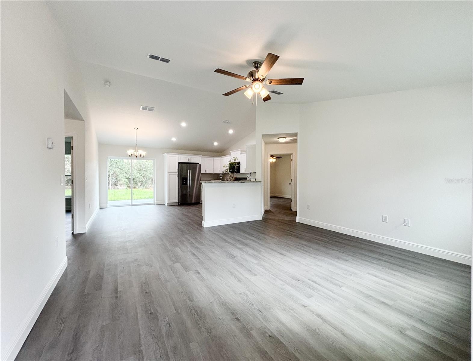RAINBOW LAKES ESTATE - Residential