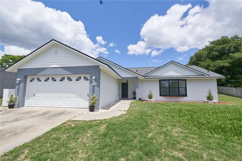 Photo of 119 Ridgecrest Drive, Eustis, FL 32726 (MLS # O6303642) Photo of 119 Ridgecrest Drive, Eustis, FL 32726 (MLS # O6303642)