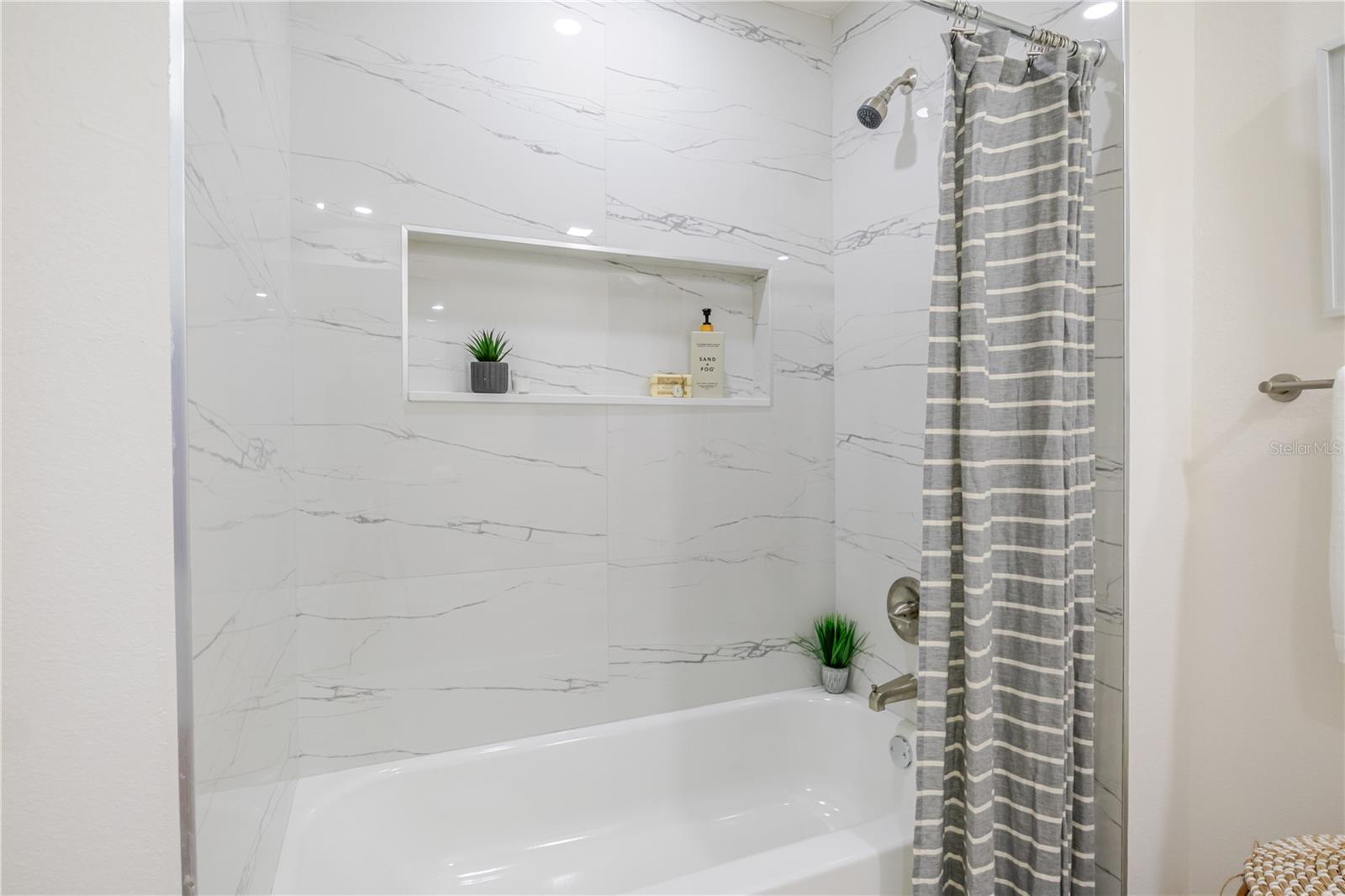 LAKEWOOD ESTATES SEC D - Residential