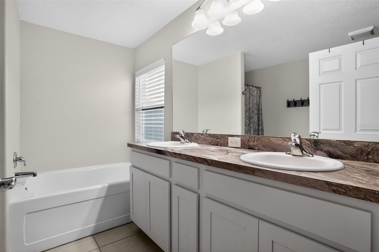 LOT 11 BLK 1610 DELTONA LAKES UNIT 62 MB 28 PGS 95 - Residential