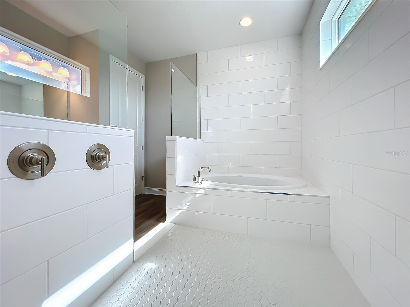 WATERCOLOR PLACE PH II - Residential