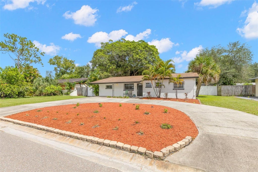 Photo of 5601 Bay Street NE, St Petersburg, FL 33703 (MLS # TB8551494)