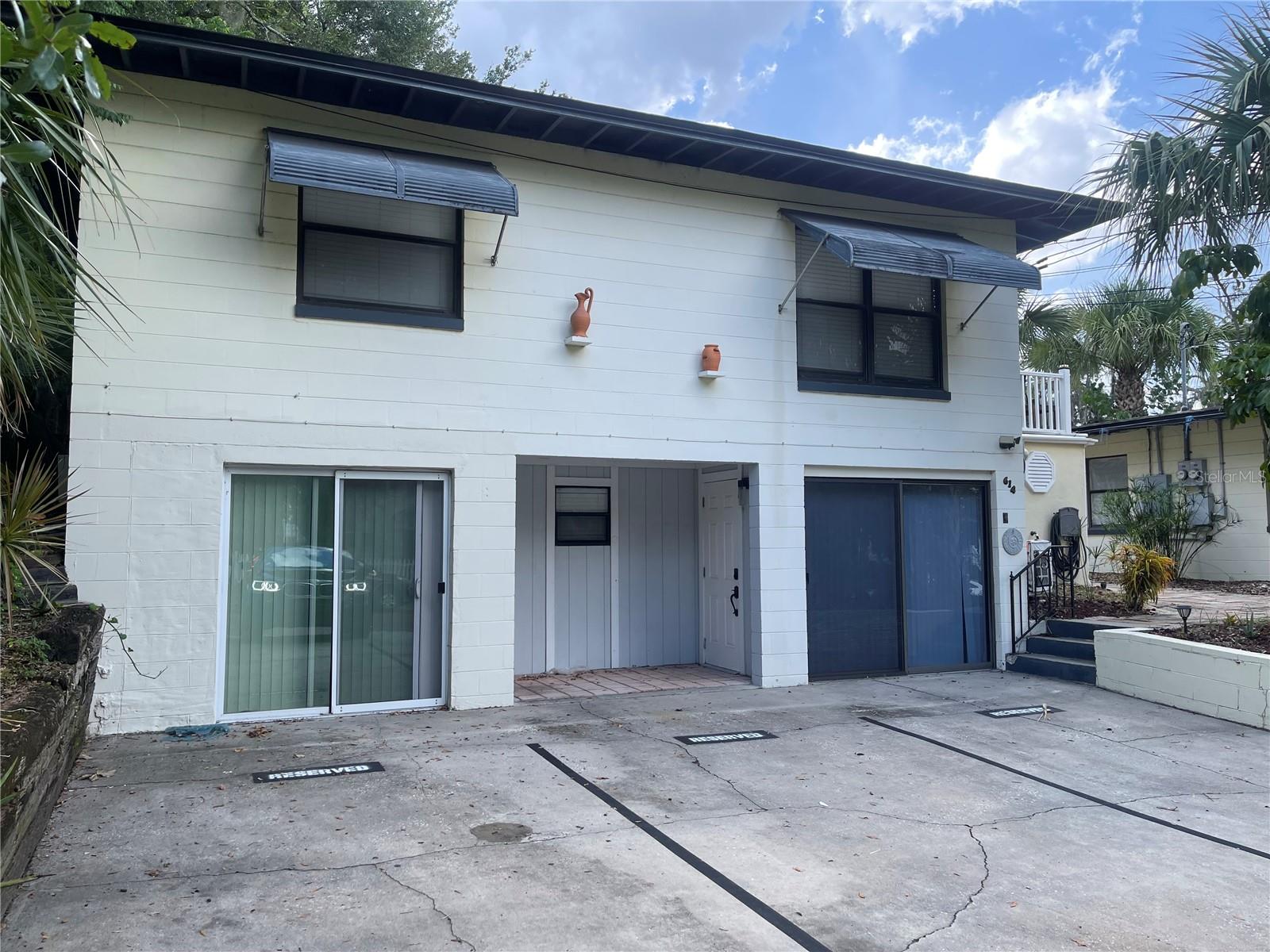 Cozy home in Orlando's vibrant Lake Eola District! This inviting 1-bedroom, 1-bathroom rental features hardwood floors throughout, a living room, a modern kitchen, and an updated bathroom. On-site parking is available and utilities (water and electricity) are included. Just minutes from the Amway Center, Dr. Phillips Center, stunning beaches, theme parks, hospitals, shopping and much more. Schedule a viewing today!