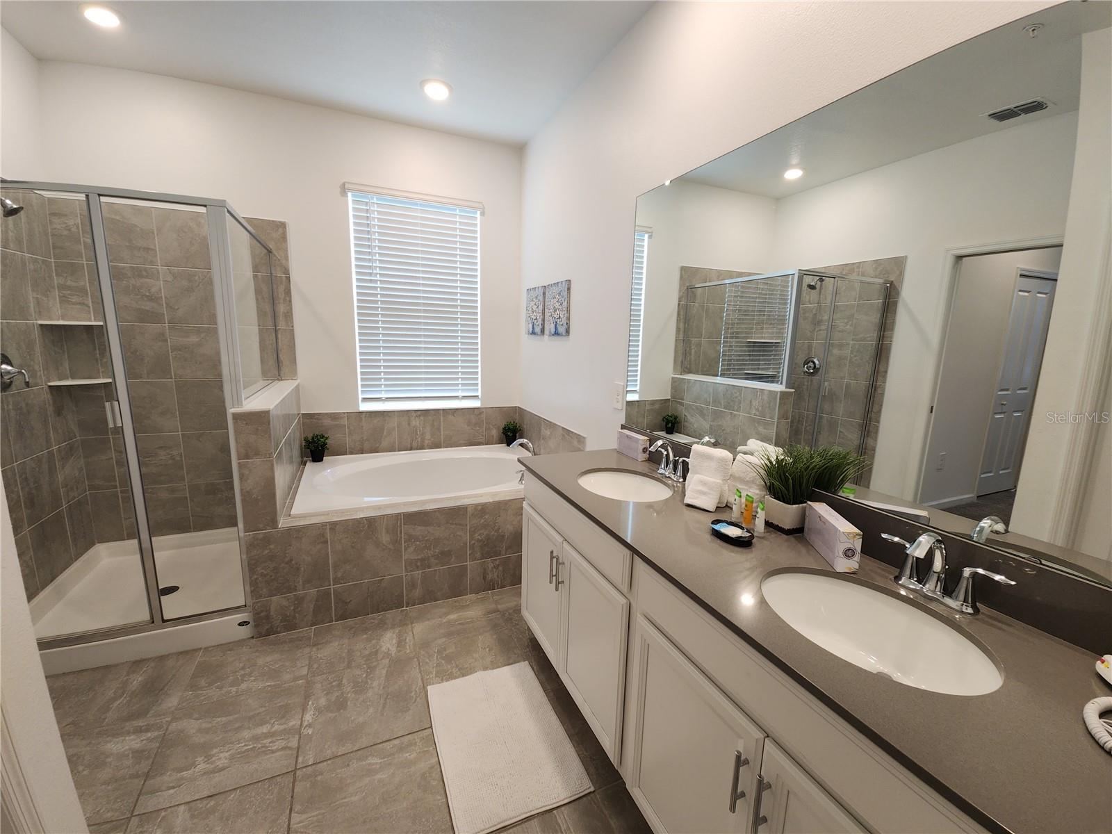 CHAMPIONSGATE CONDO 4 PH 25 & 26 - Residential Lease