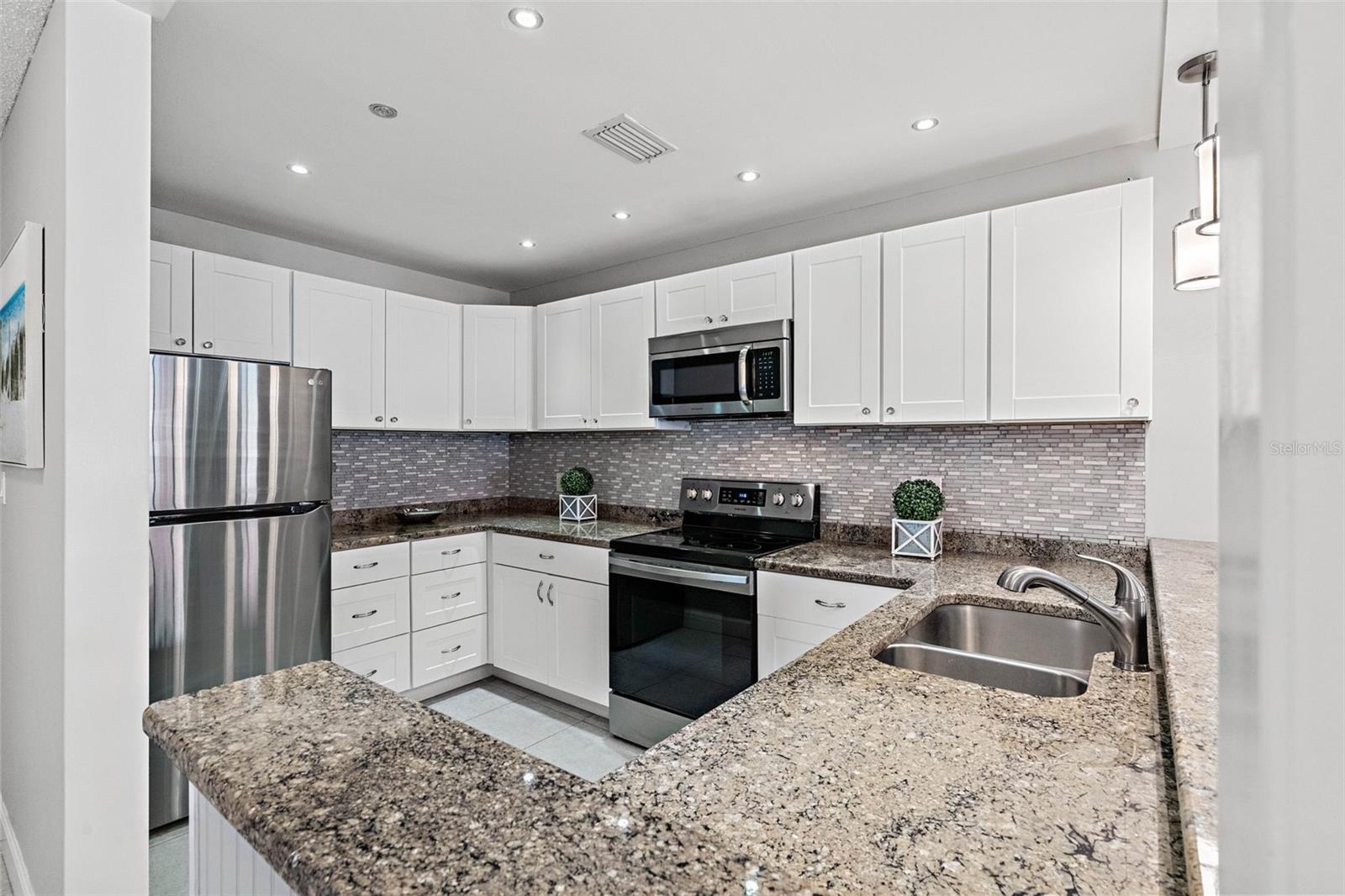 WANDER RESIDENCES OF TIERRA VERDE - Residential