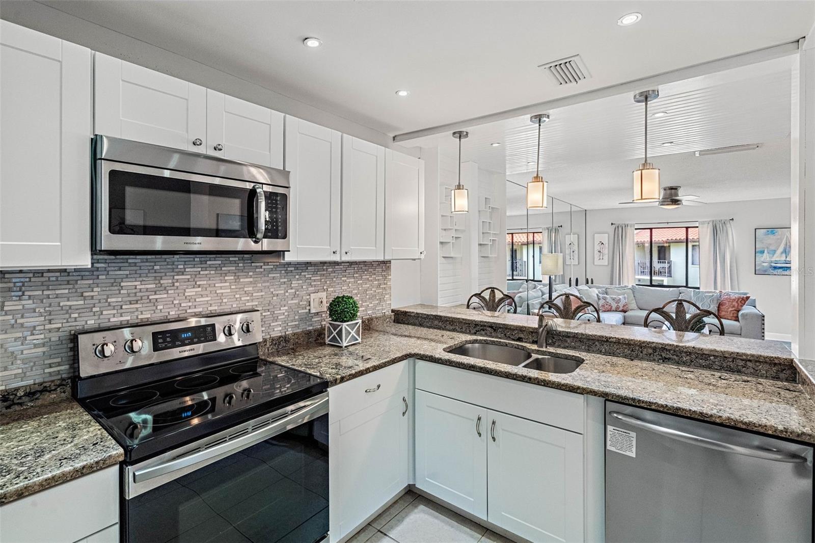 WANDER RESIDENCES OF TIERRA VERDE - Residential