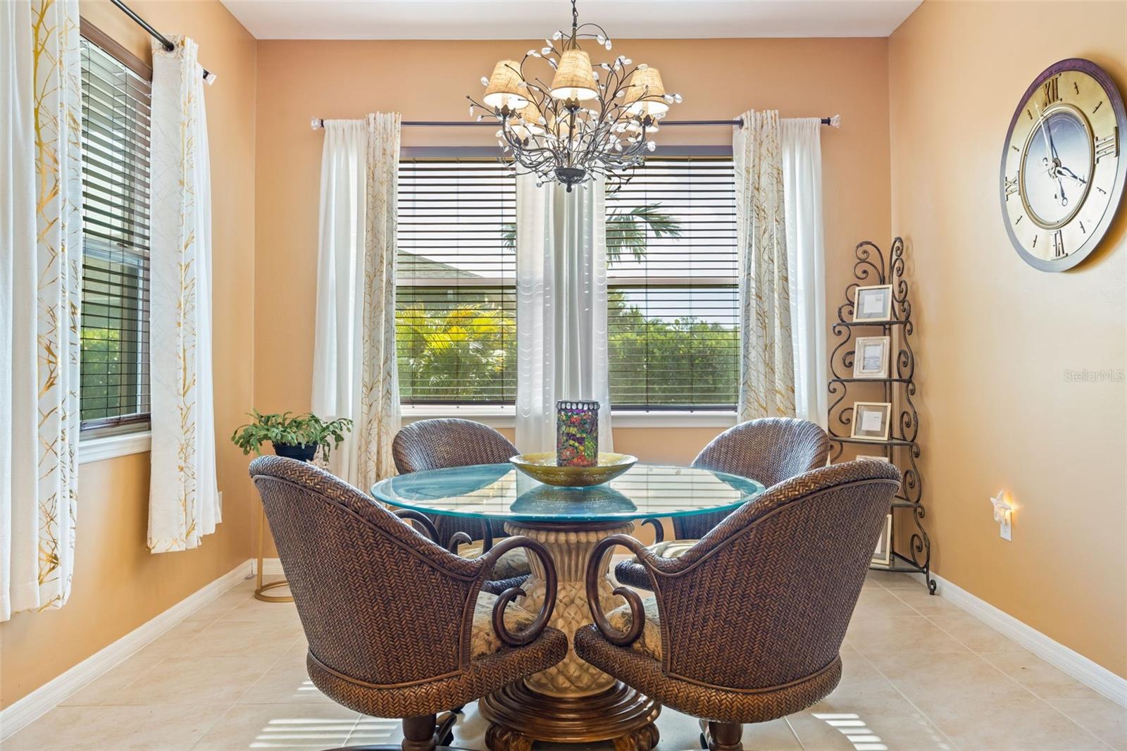 ENTRADA C1-C13 R-1 L1-L10 01 02 - Residential