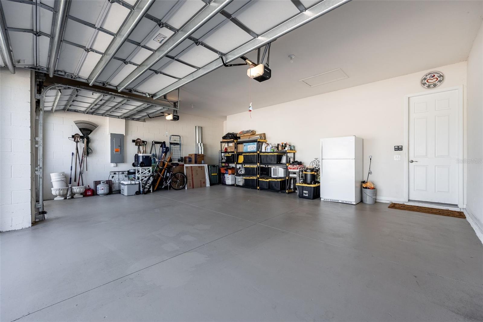 ENTRADA C1-C13 R-1 L1-L10 01 02 - Residential