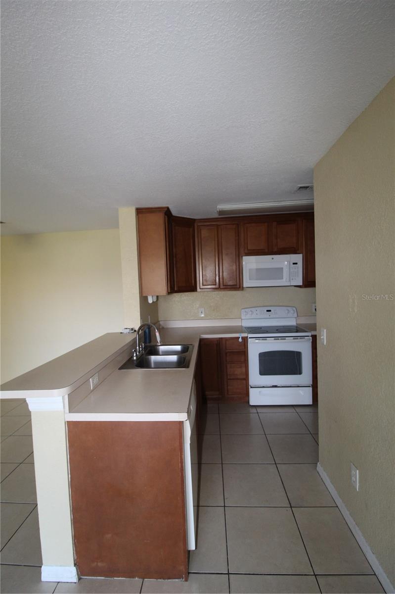 SANDLAKE PRIVATE RESIDENCES - Residential Lease