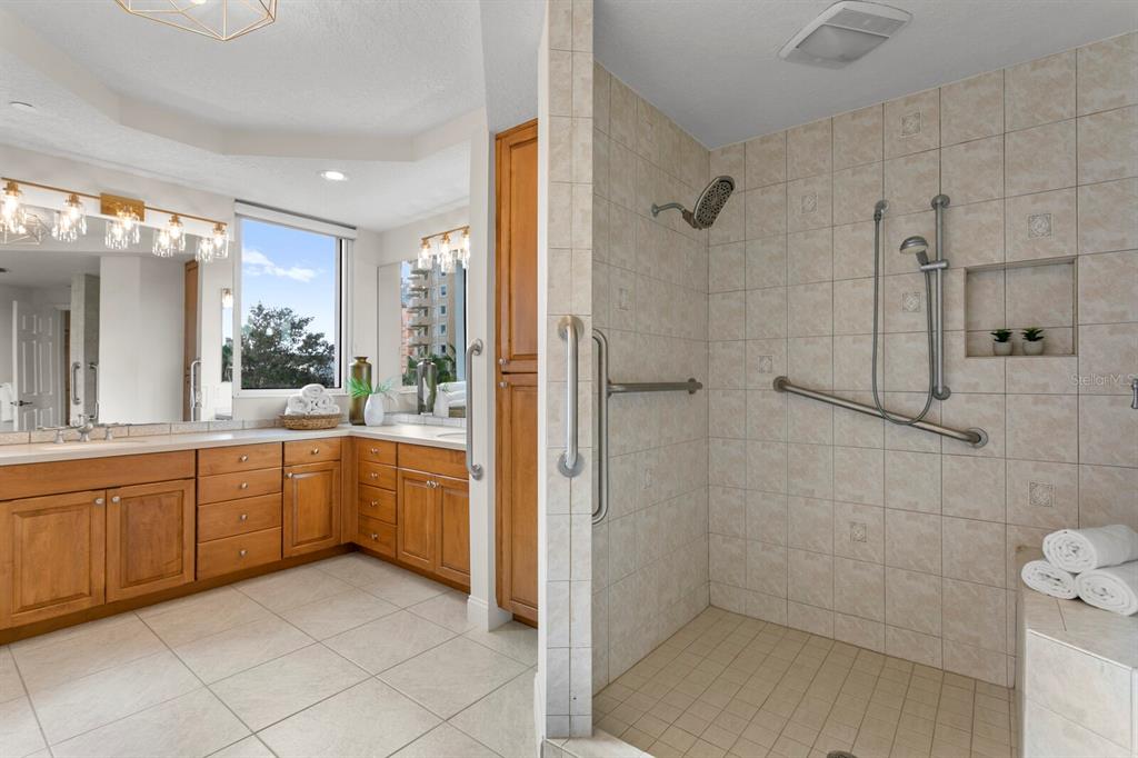 VINOY PLACE CONDO - Residential