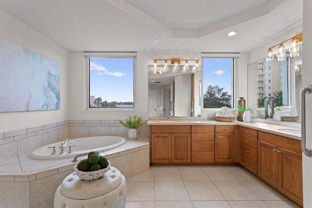 VINOY PLACE CONDO - Residential