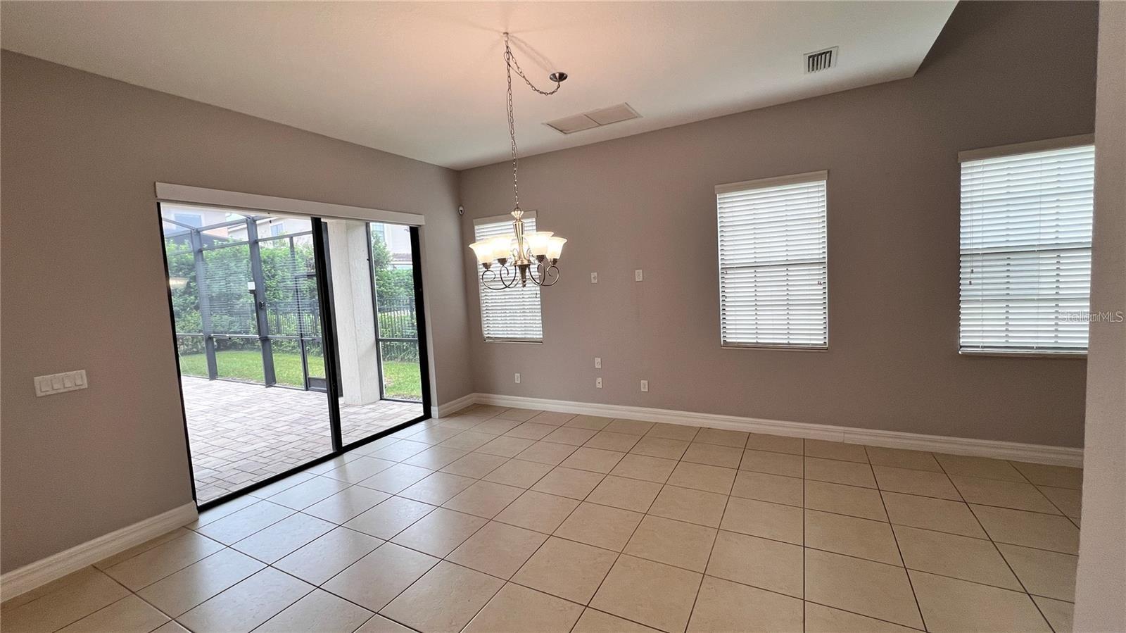 EAGLE CRK PH 01 VILLAGE G - Residential Lease