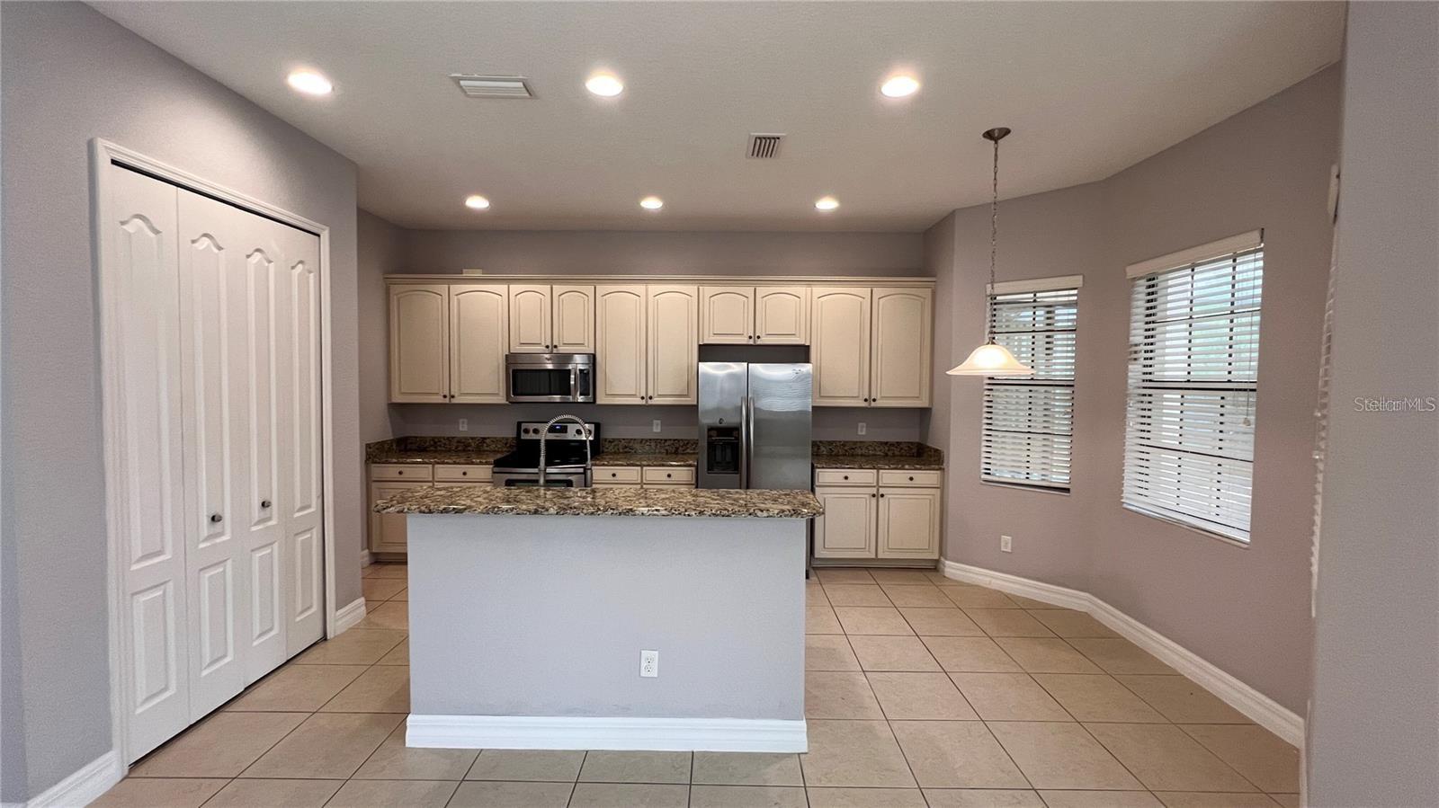 EAGLE CRK PH 01 VILLAGE G - Residential Lease