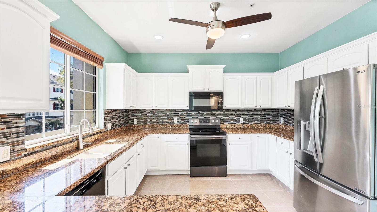 RIVERBAY TWNHMS PH THREE - Residential