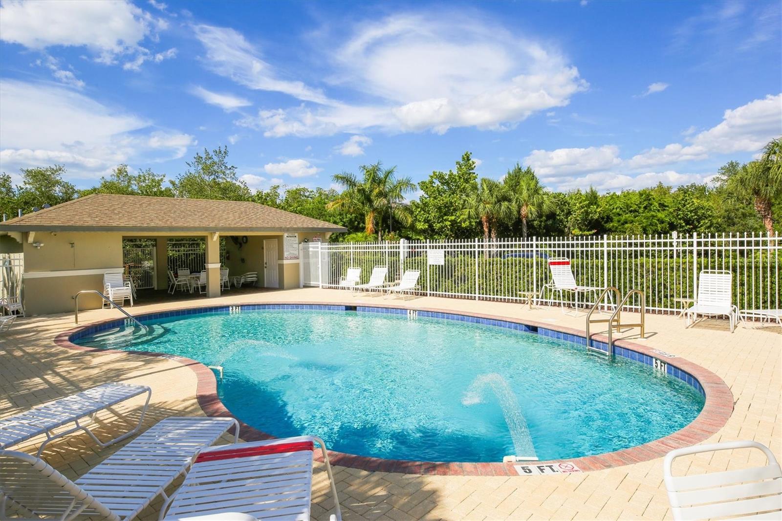 RIVERBAY TWNHMS PH THREE - Residential