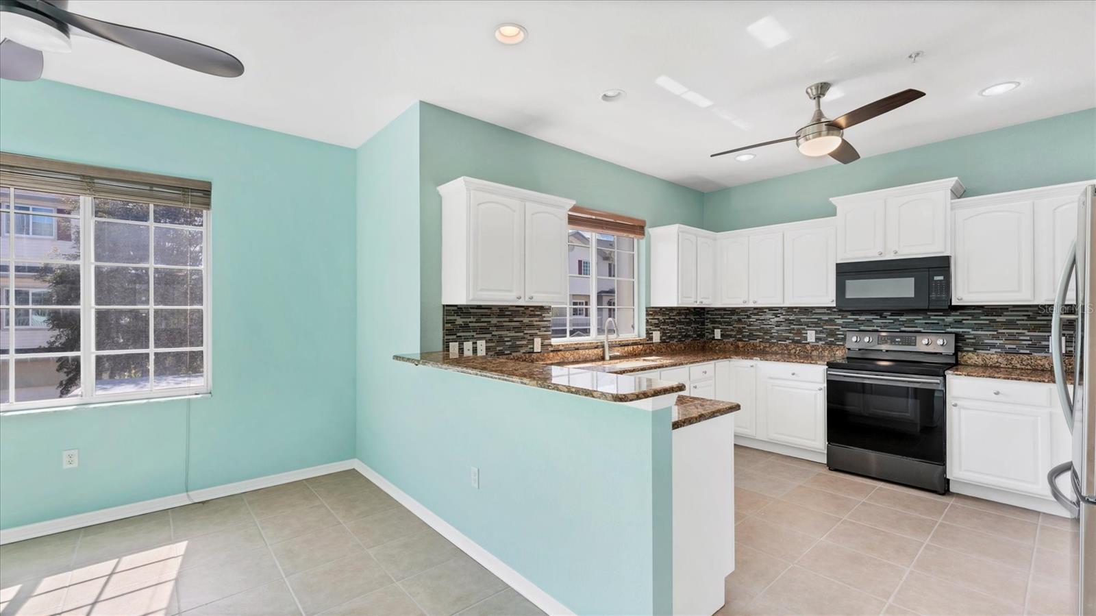 RIVERBAY TWNHMS PH THREE - Residential