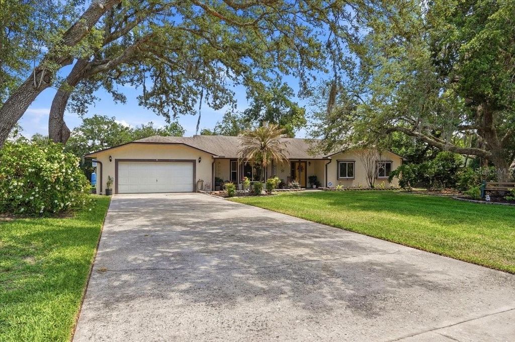Photo of 64 Pine Forest Drive, Haines City, FL 33844 (MLS # L4959617)