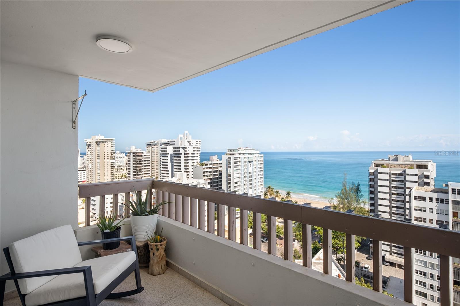 70 KINGS COURT 17C