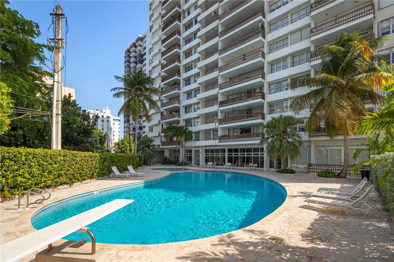 70 KINGS COURT 17C