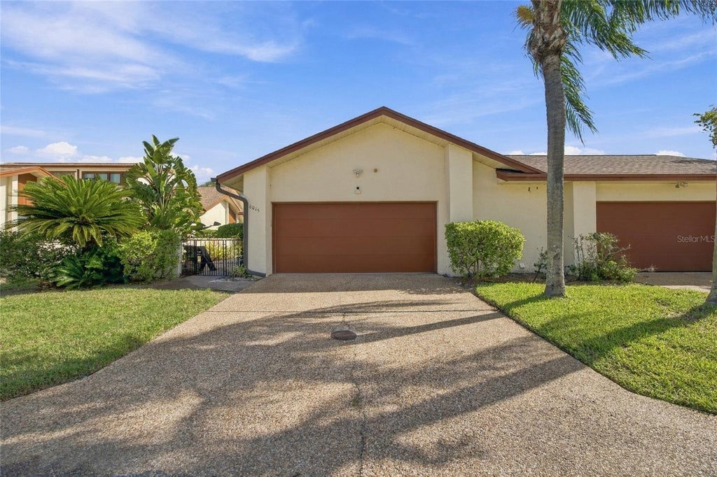 Photo of 6015 Courtside Drive, Bradenton, FL 34210 (MLS # TB8562236)