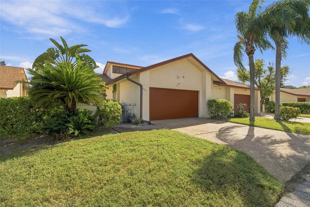 Photo of 6015 Courtside Drive, Bradenton, FL 34210 (MLS # TB8562236)