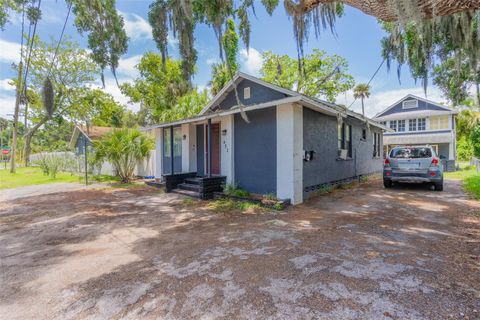 A home in DAYTONA BEACH