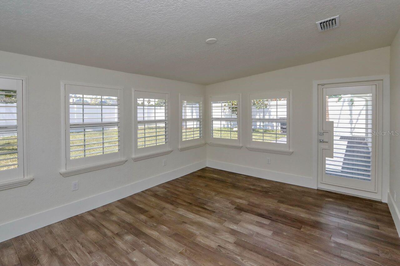 MACKENZIE - Residential Lease