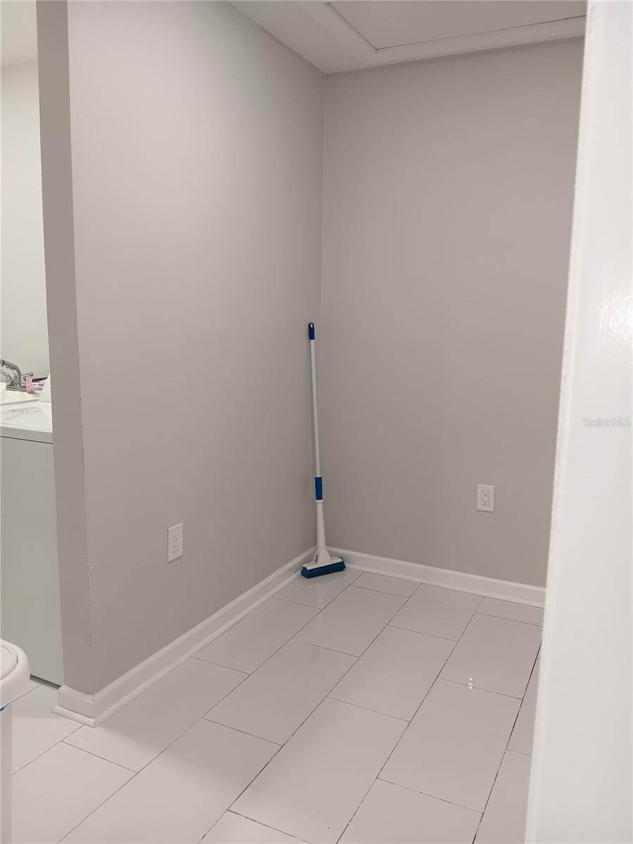 ARVIS CIRCLE - Residential Lease