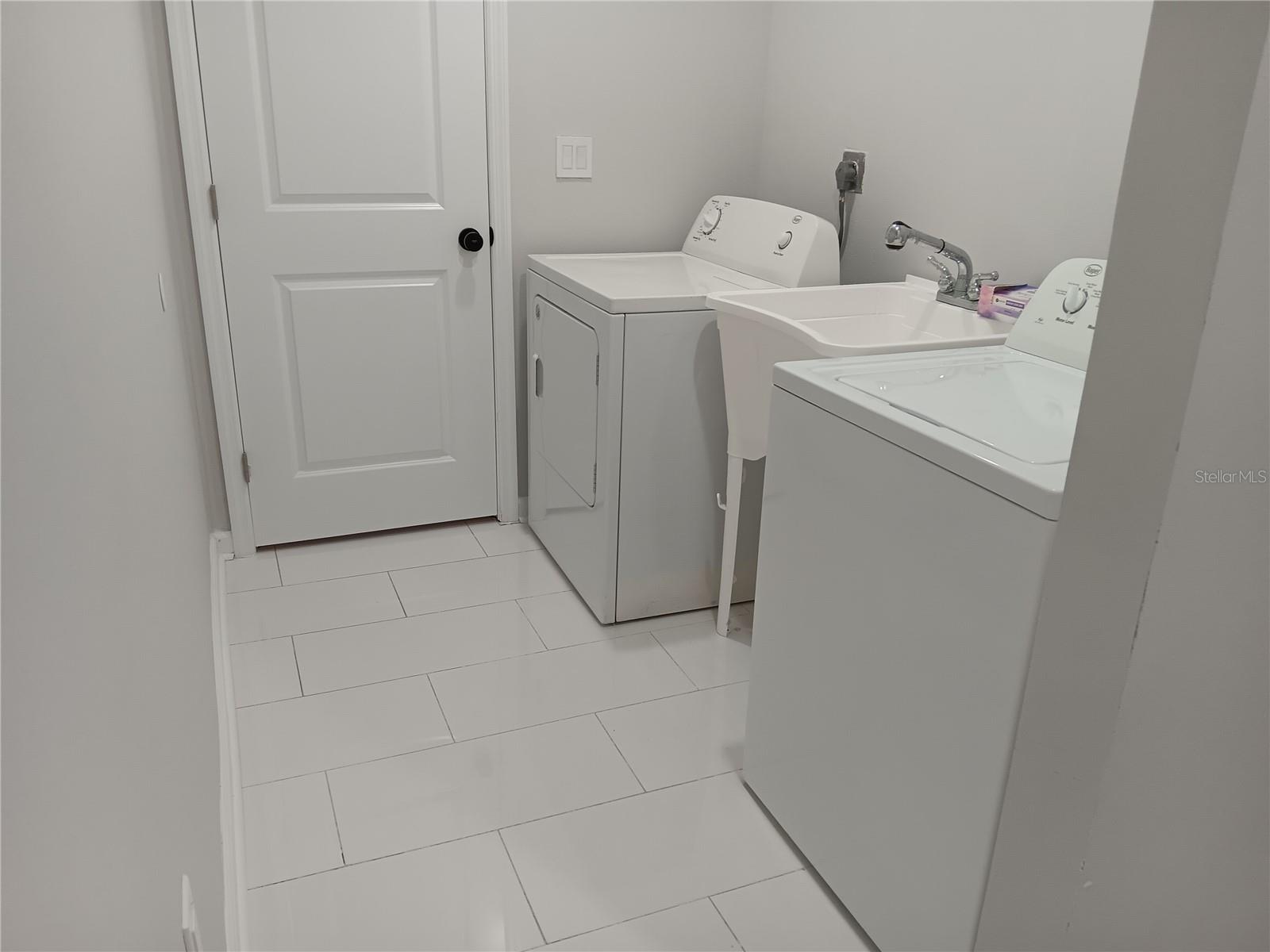 ARVIS CIRCLE - Residential Lease