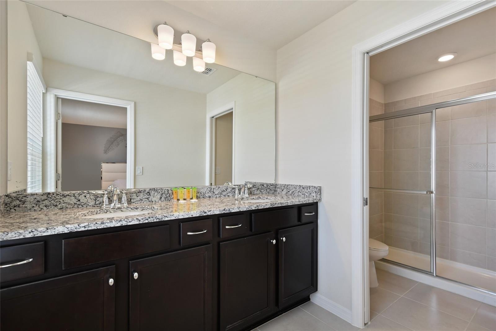 WINDSOR ISLAND RESIDENCE PH 3 - Residential