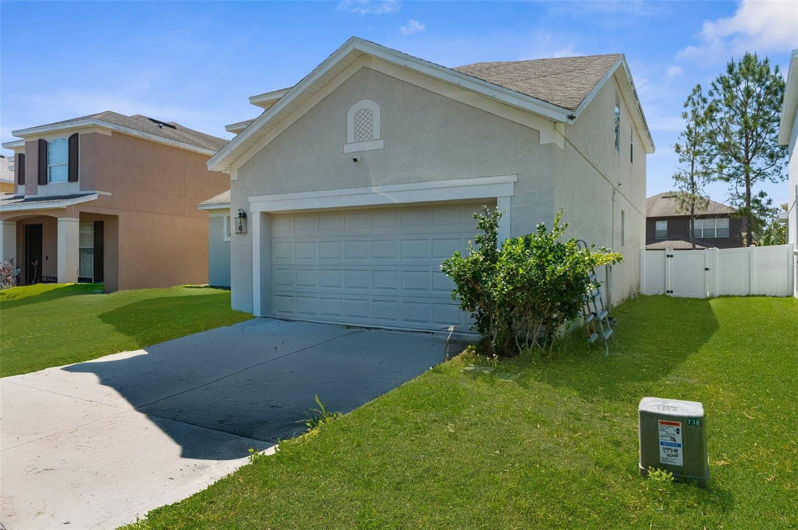 951 NODDING SHADE DRIVE