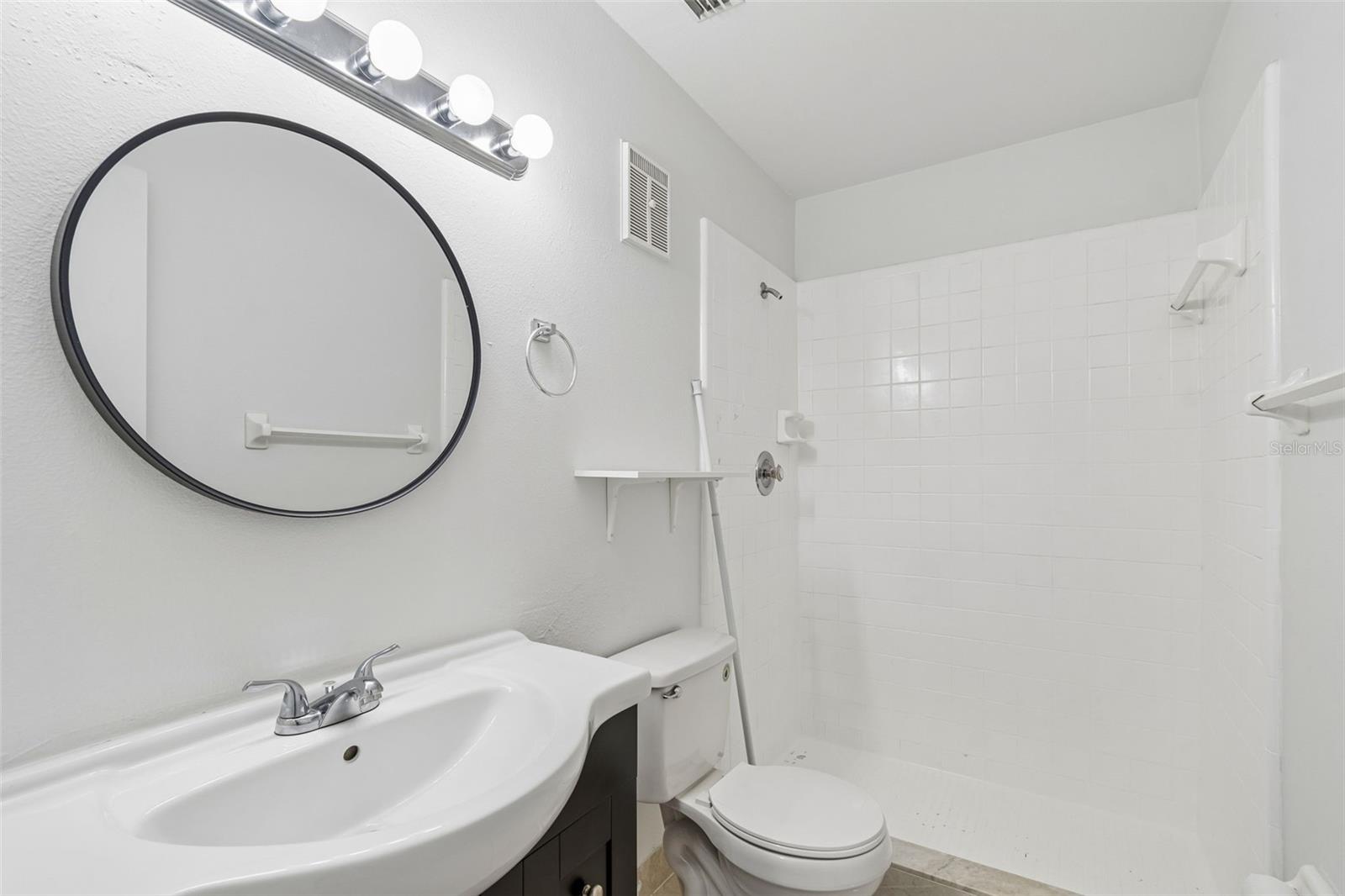 EASTWOOD SHORES 5 - Residential Lease