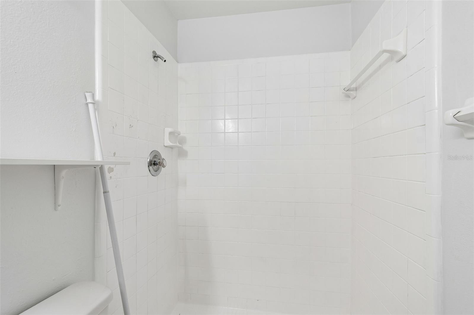 EASTWOOD SHORES 5 - Residential Lease