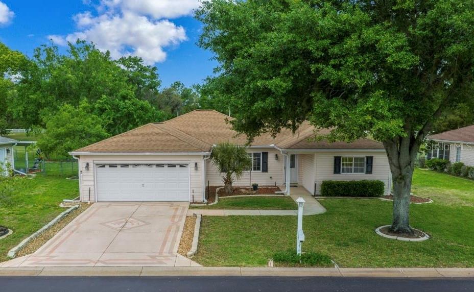 Photo of 11876 SW 137th Loop, Dunnellon, FL 34432 (MLS # OM734659)