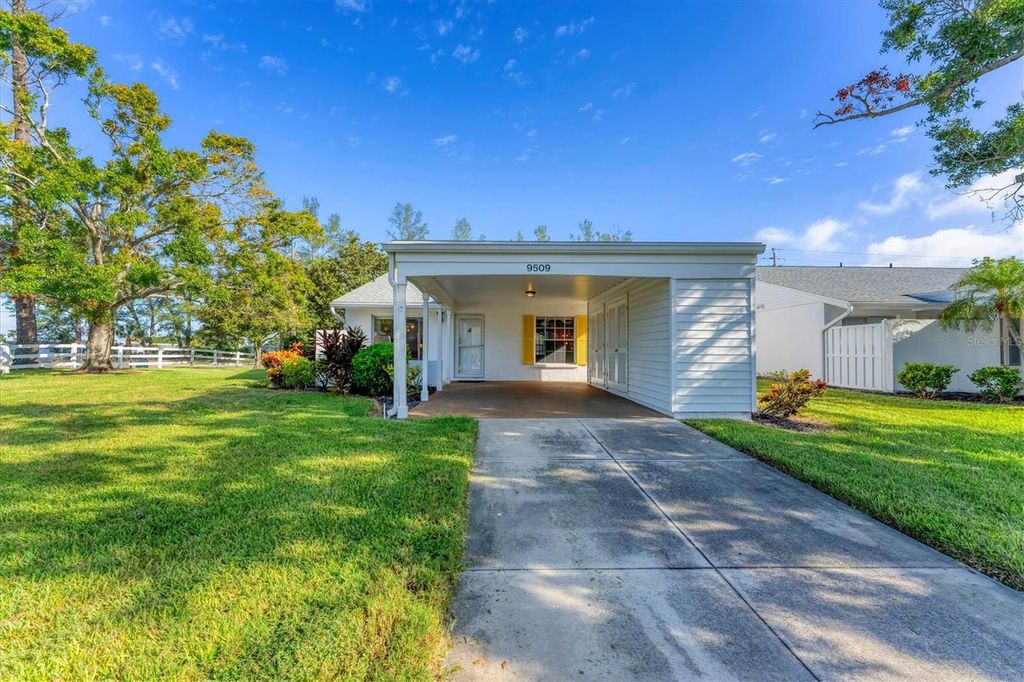 Photo of 9509 Kingston Drive, Bradenton, FL 34210 (MLS # A4667350)