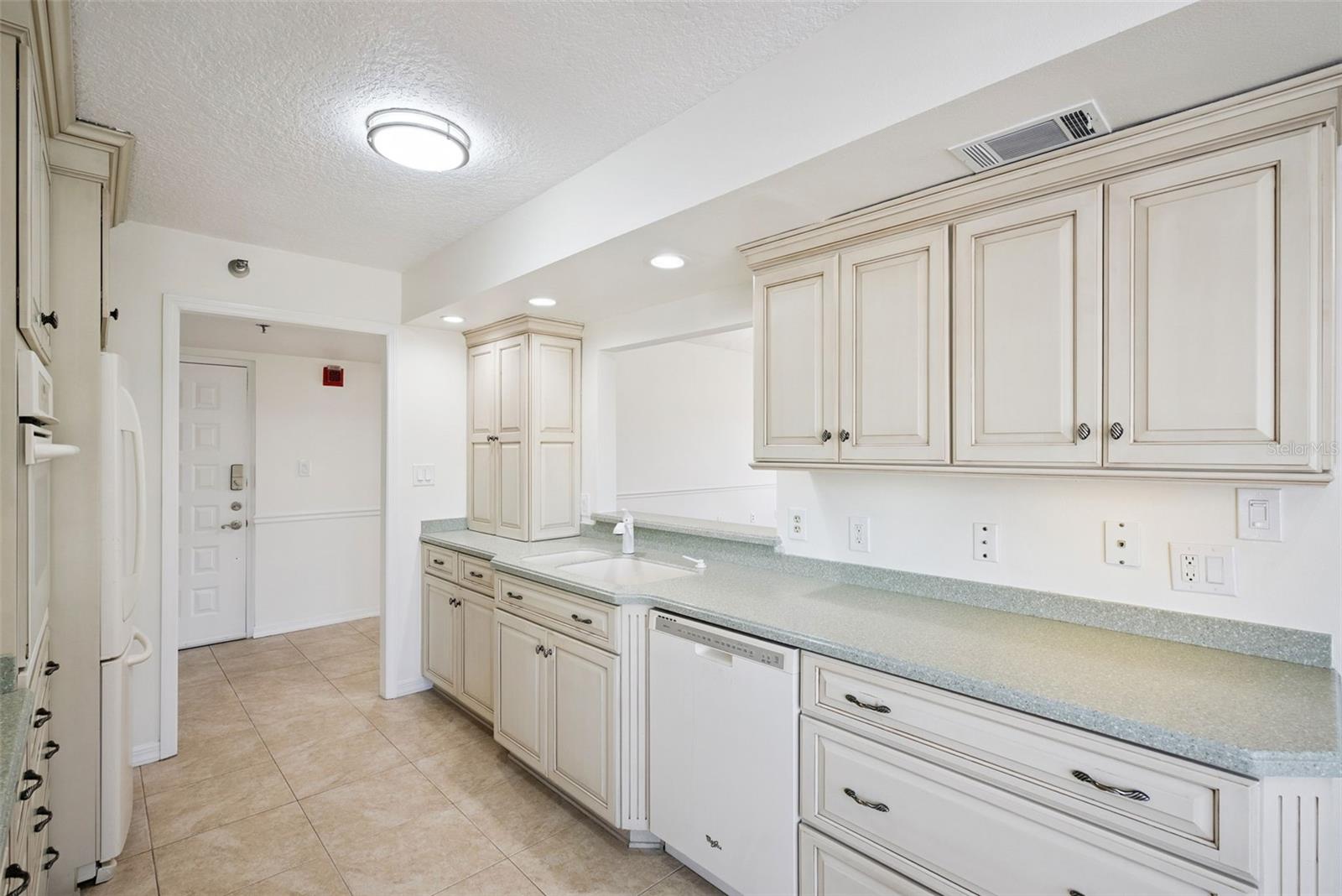 MOORINGS ON LAKE MAITLAND CONDO - Residential Lease