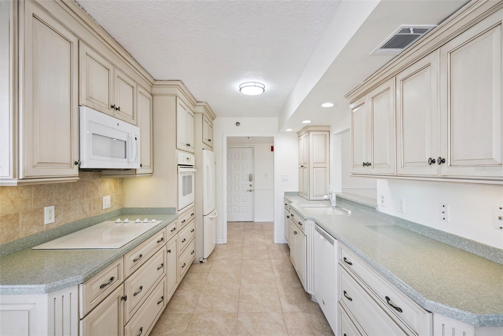 MOORINGS ON LAKE MAITLAND CONDO - Residential Lease