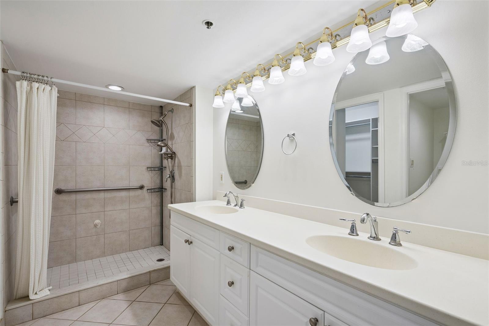 MOORINGS ON LAKE MAITLAND CONDO - Residential Lease