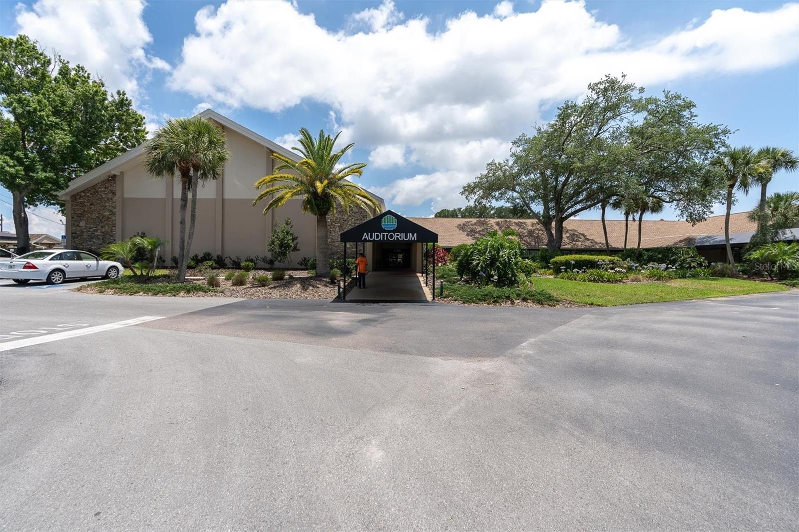 HIGHLAND LAKES VILLAS ON THE GREEN - Residential
