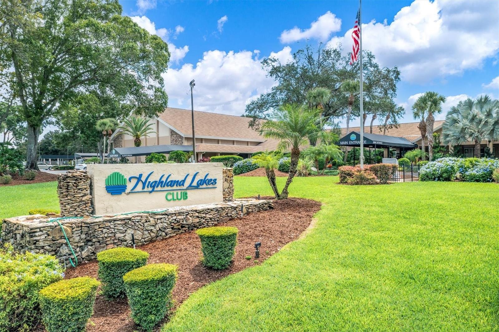 HIGHLAND LAKES VILLAS ON THE GREEN - Residential