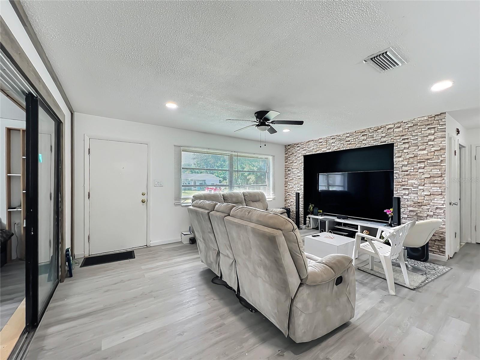 20 LAKE COURT LOOP