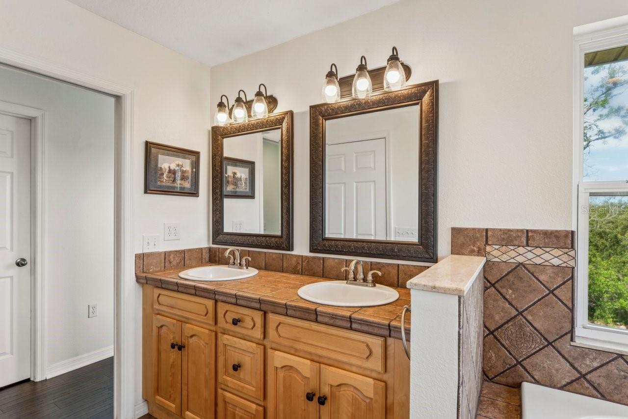 OYSTER BAYOU - Residential