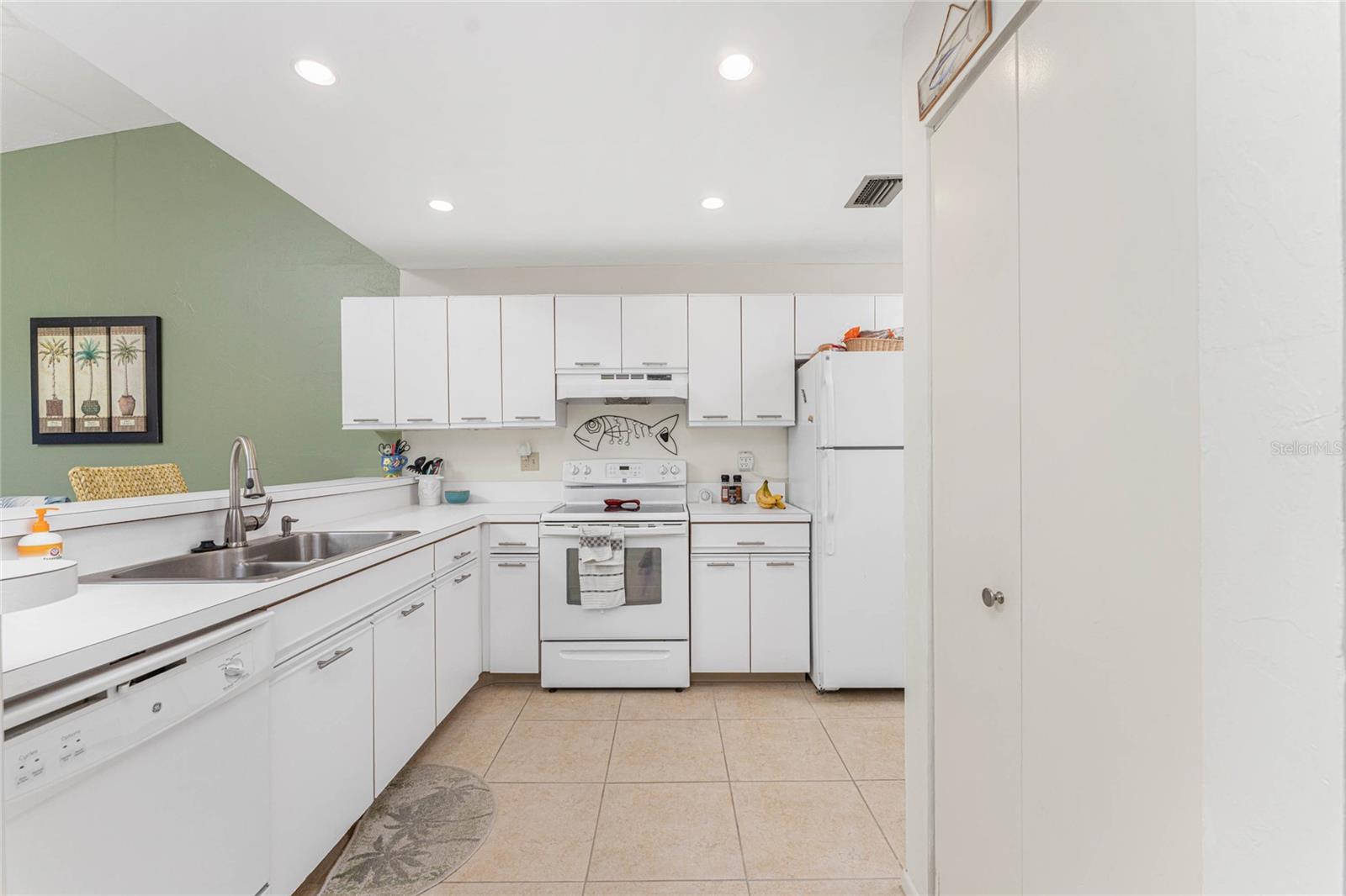 FIDDLERS GREEN CONDO 02 PH 02 - Residential