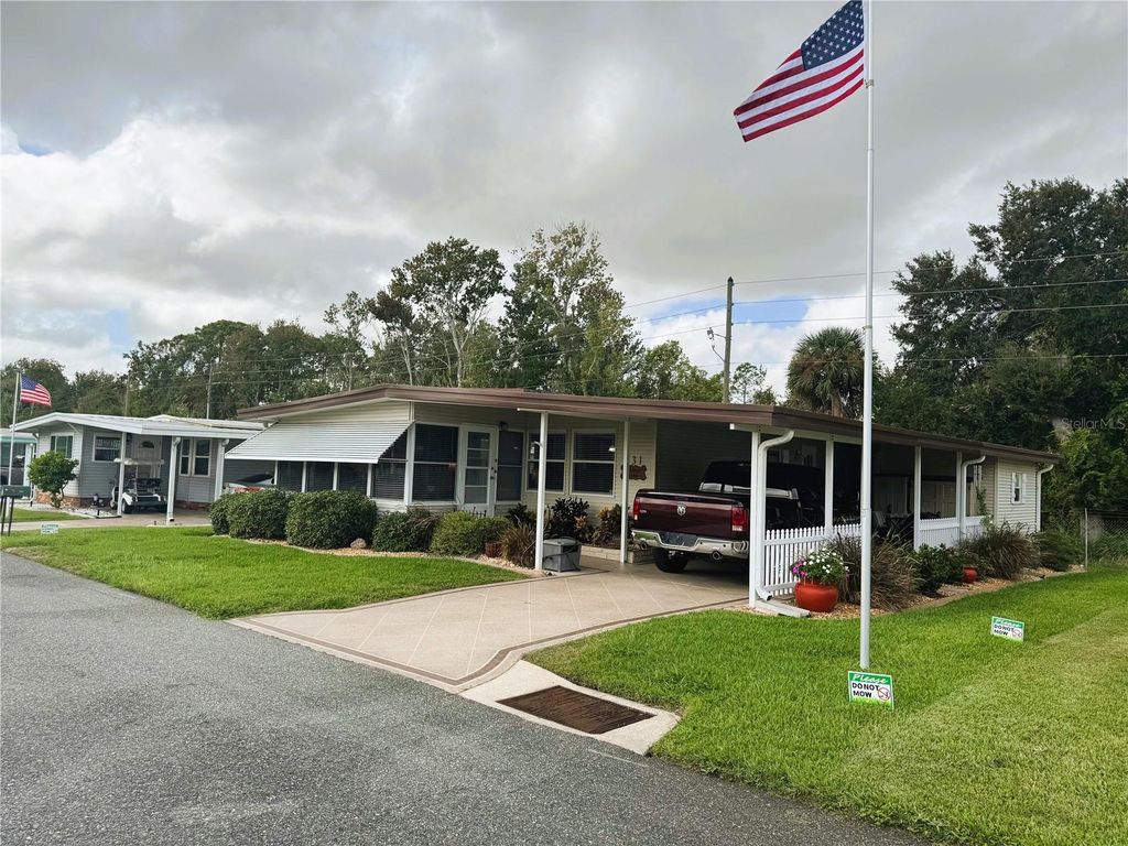 Photo of 131 Bougainvillea Drive, Leesburg, FL 34748 (MLS # R4910055)