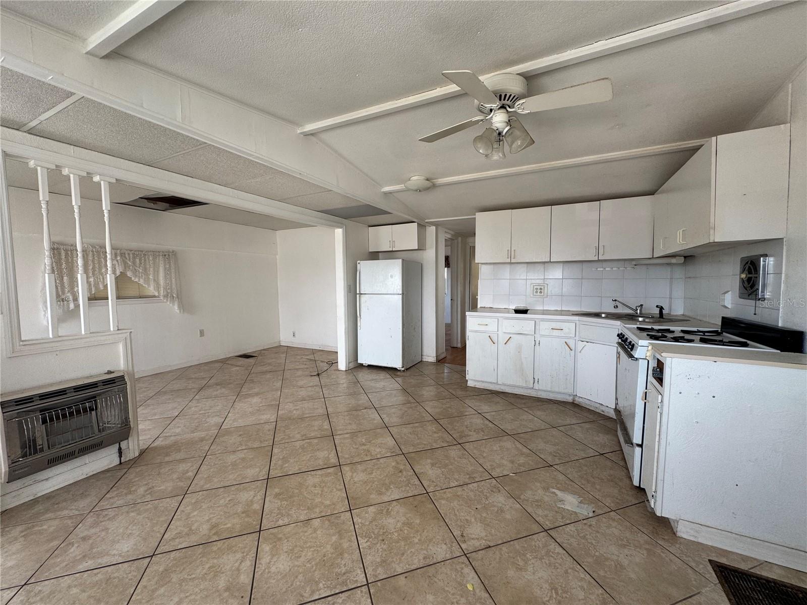 2049 CHAMPION STREET, SARASOTA, FL, 34231 4 2049 CHAMPION STREET