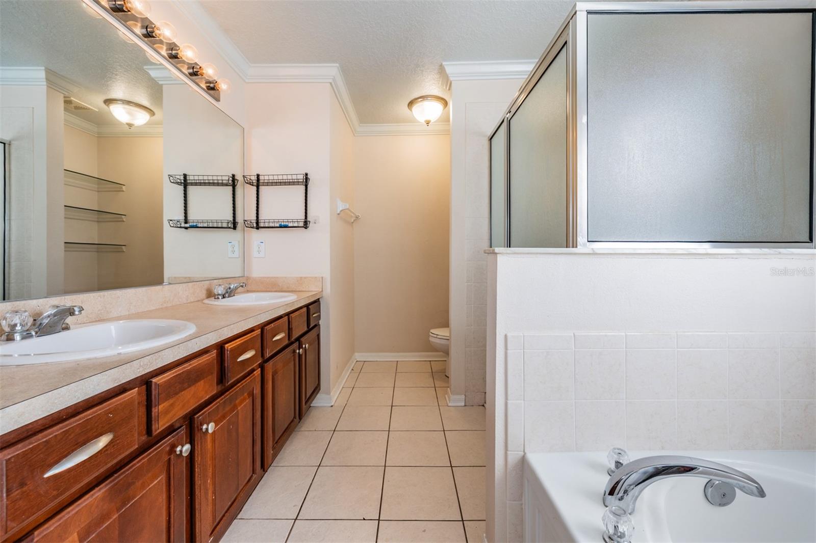 BALLANTRAE VILLAGE 01 - Residential