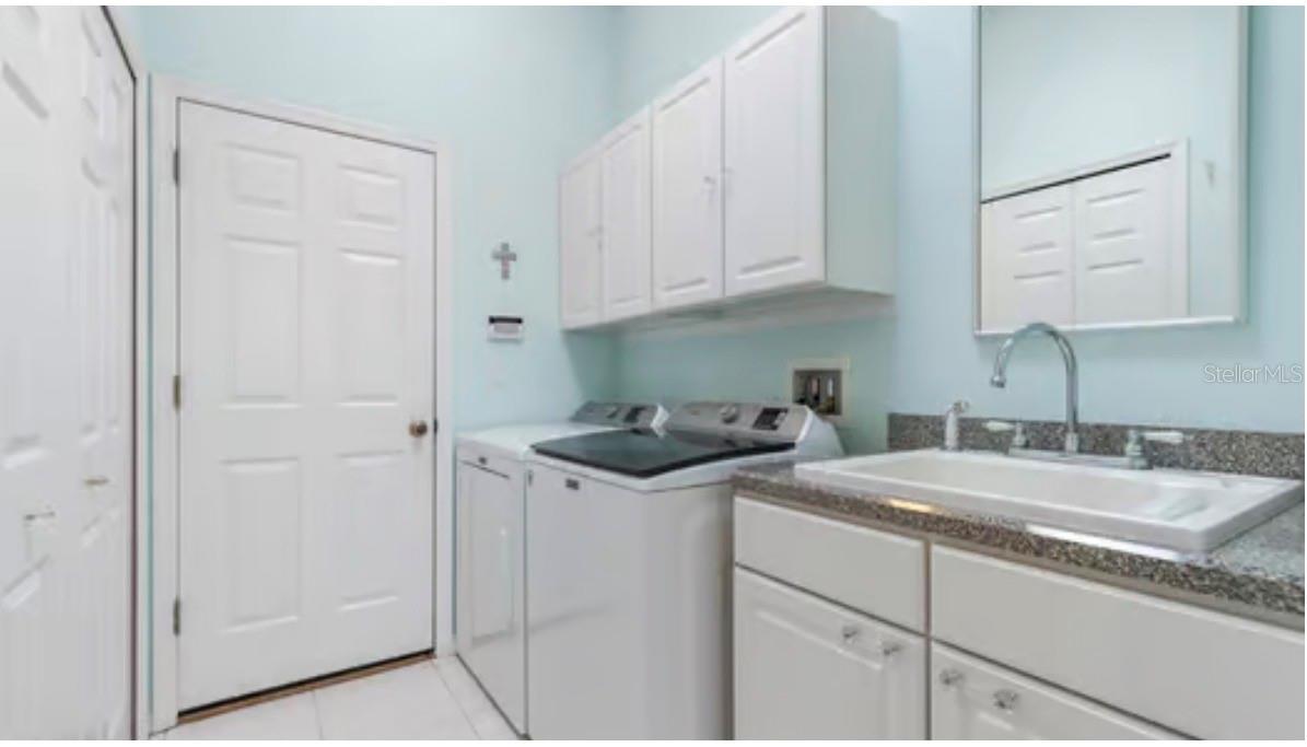 HIDDEN LAKES - Residential