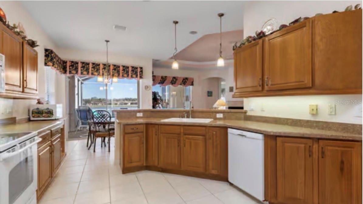 HIDDEN LAKES - Residential