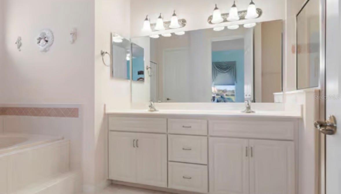 HIDDEN LAKES - Residential